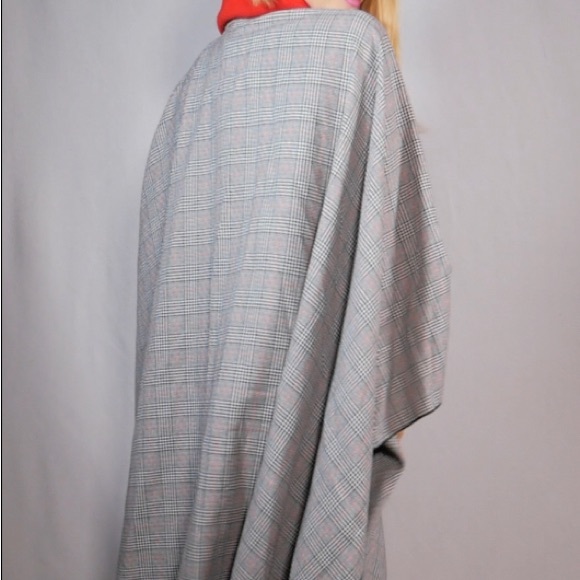 Linda Dano Cape Circa 1990s - Picture 3 of 11